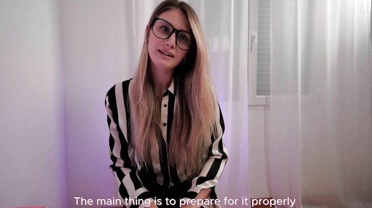 Психолог: Русская психолог в чулках показывает мастер-класс по подготовке к первому аналу