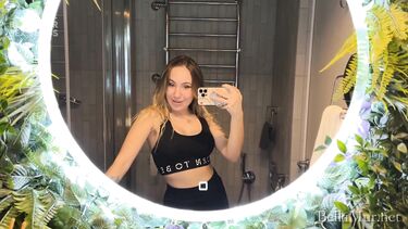 Белла Мур снимает влог с аналом и лесбийским куни