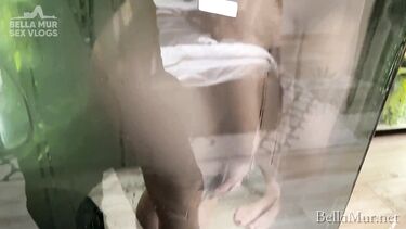 Белла Мур снимает влог с аналом и лесбийским куни