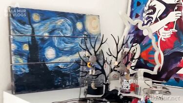 Белла Мур снимает влог с аналом и лесбийским куни