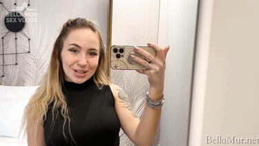 Белла Мур снимает влог с аналом и лесбийским куни