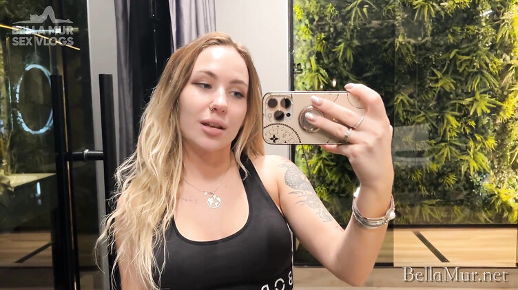 Белла Мур снимает влог с аналом и лесбийским куни