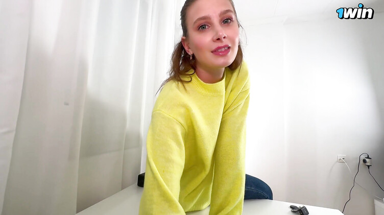 Учитель: Студентка исправляет плохую оцену делая преподу минет от первого лица