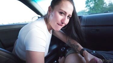 Девушка подвезла женатика и взяла оплату натурой