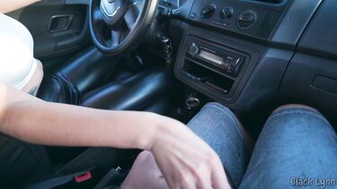 Девушка подвезла женатика и взяла оплату натурой