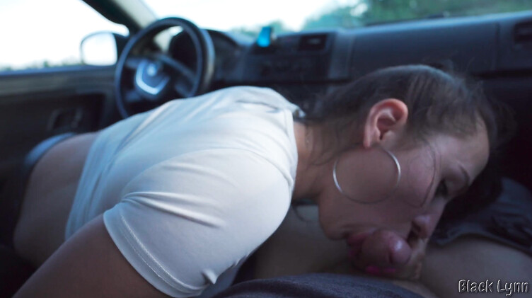 Девушка подвезла женатика и взяла оплату натурой