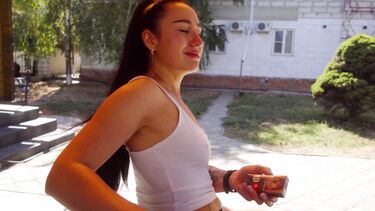 Поссорилась с мужем и отправляет ему селфи с минетом незнакомцу