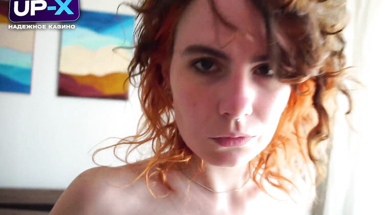 Доставщик пиццы отодрал рыжую клиентку, поманив ее крепким хуем в коробке