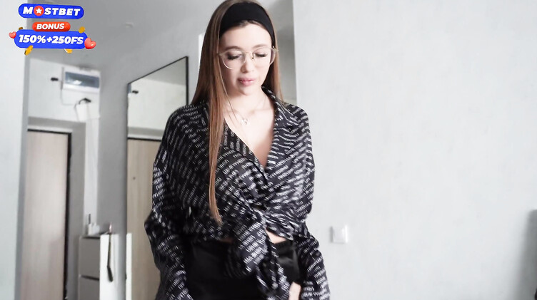 Сисястая училка англичанка учит сексу студента девственника