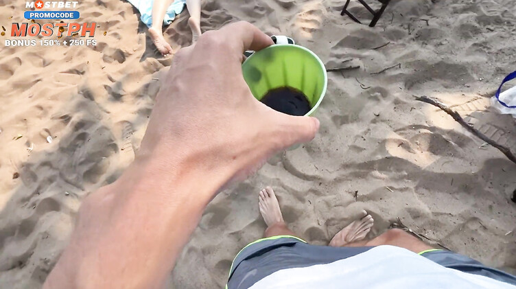 Привез на шашлыки и выебал рыжую в купальнике на пляже