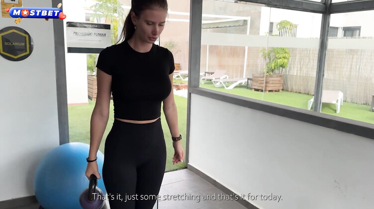 Спортсменка сосет хуй тренера после первого свидания