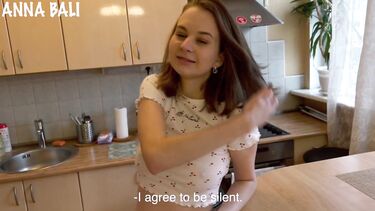 Сводный брат отодрал пойманную на горячем любительницу нюдсов