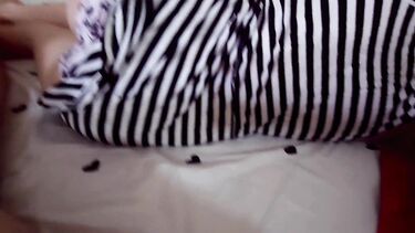 Отчим выебал падчерицу и вытер сперму ее трусиками