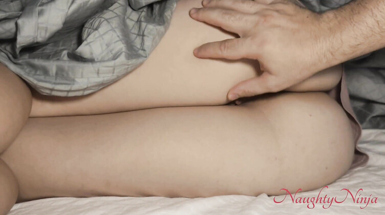 Пасынок присунул спящей мачехе в киску во время грозы