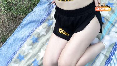 Публичный трах студентки на пикнике в парке