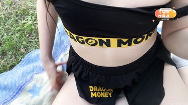 Публичный трах студентки на пикнике в парке