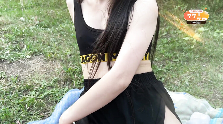 Публичный трах студентки на пикнике в парке