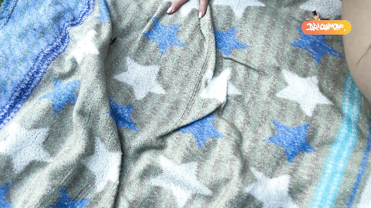 Публичный трах студентки на пикнике в парке