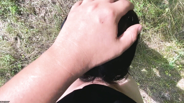 Русские подростки в летнем лагере по-быстро потрахались в лесу