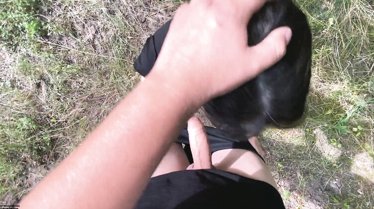 Русские подростки в летнем лагере по-быстро потрахались в лесу