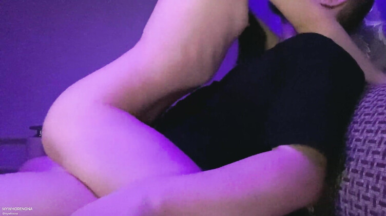 Домашний секс с болтливой русской девчонкой в позе наездницы