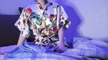 Трахнул сводную сестру с финалом на попку