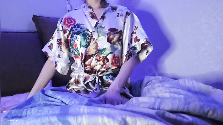 Трахнул сводную сестру с финалом на попку