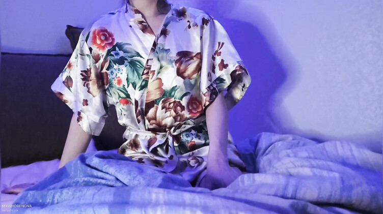 Трахнул сводную сестру с финалом на попку