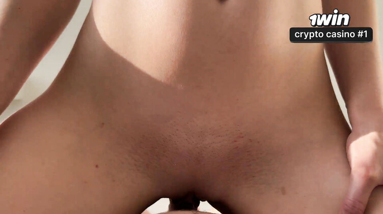 Мачеха учит пасынка пользоваться презервативом