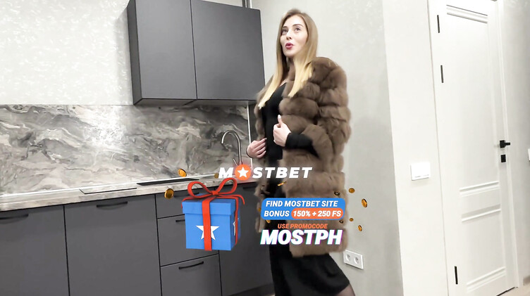 Мачеха в шубе отсосала хуй и оседлала пасынка верхом