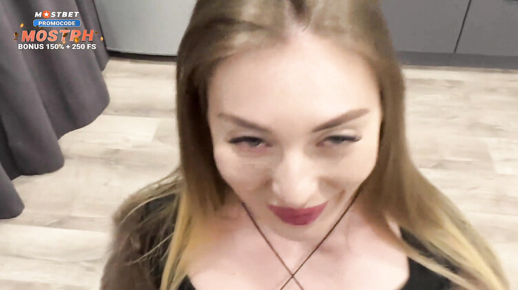 Мачеха в шубе отсосала хуй и оседлала пасынка верхом