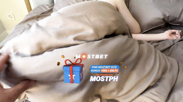 Пасынок разбудил и трахнул в позе догги стайл сексуальную мачеху