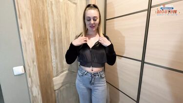 В джинсах: Телка шопоголик изменяет мужу, оплачивая пиздой курьерскую доставку