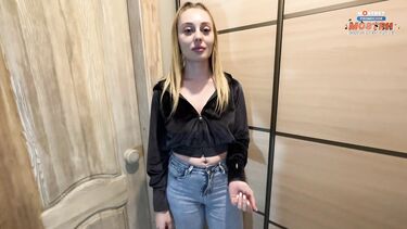 Телка шопоголик изменяет мужу, оплачивая пиздой курьерскую доставку