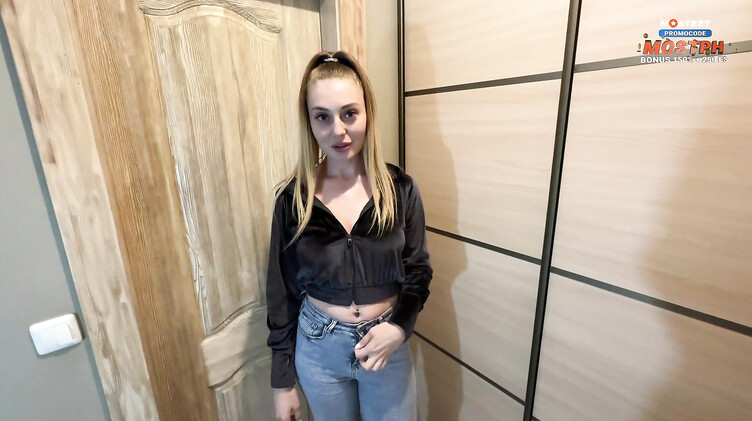 Телка шопоголик изменяет мужу, оплачивая пиздой курьерскую доставку