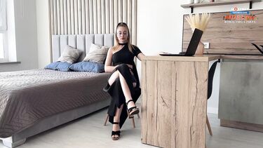 Семейный психолог отсасывает член и трахается с женатым пациентом