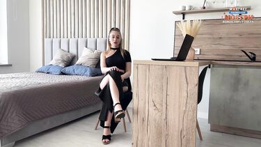 Семейный психолог отсасывает член и трахается с женатым пациентом