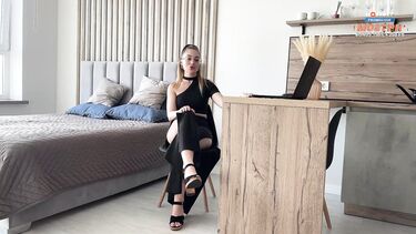 Семейный психолог отсасывает член и трахается с женатым пациентом