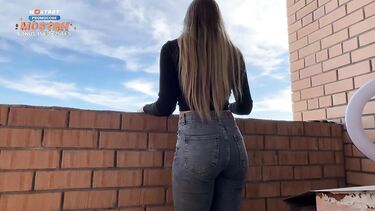 Не говори родителям! Спалилась на курении и отдалась сводному брату на балконе