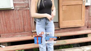 Дал в рот соседке по даче и трахнул ее раком на участке