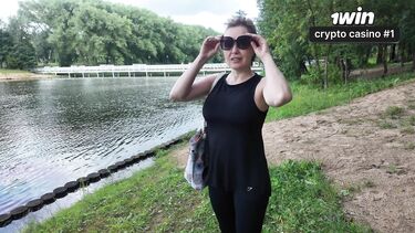 Зрелая мамка соблазнила на секс молоденького дружка своего сына