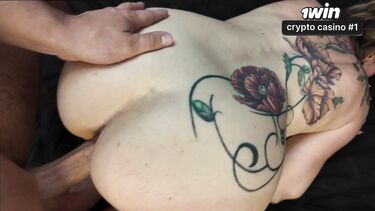 Зрелая мамка соблазнила на секс молоденького дружка своего сына