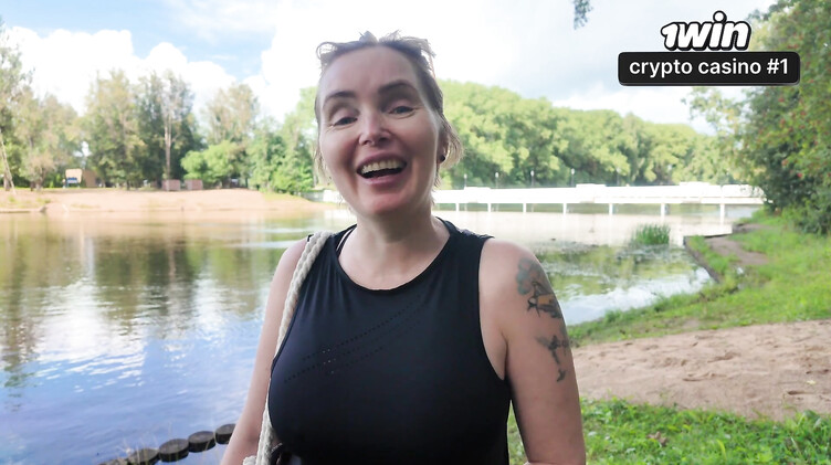 Мама друга: Зрелая мамка соблазнила на секс молоденького дружка своего сына