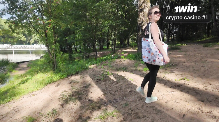 С разговорами: Зрелая мамка соблазнила на секс молоденького дружка своего сына