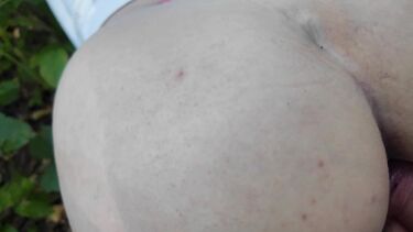 Йога в лесу: незнакомец трахнул милфу в кустах