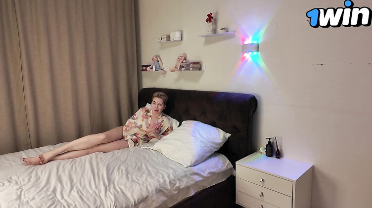 Мачеха с большими сиськами: Милфа запаслась секс игрушками и перепихнулась с пасынком