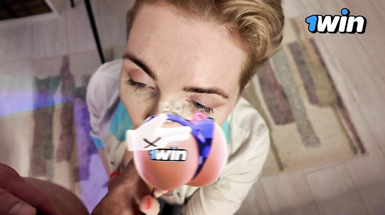 Силиконовые сиськи: Русская мачеха докторша помогла пасынку с эректильной дисфункцией