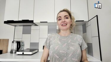 Новый сосед хотел попросить приправу, а получил секс со зрелой соседкой