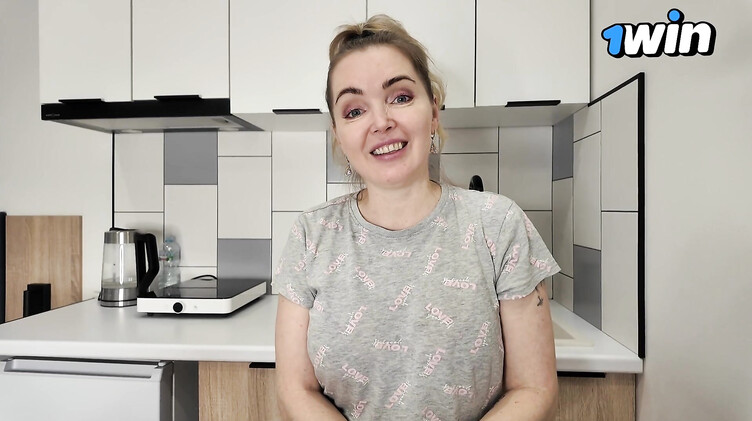 Новый сосед хотел попросить приправу, а получил секс со зрелой соседкой