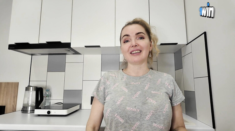 Новый сосед хотел попросить приправу, а получил секс со зрелой соседкой